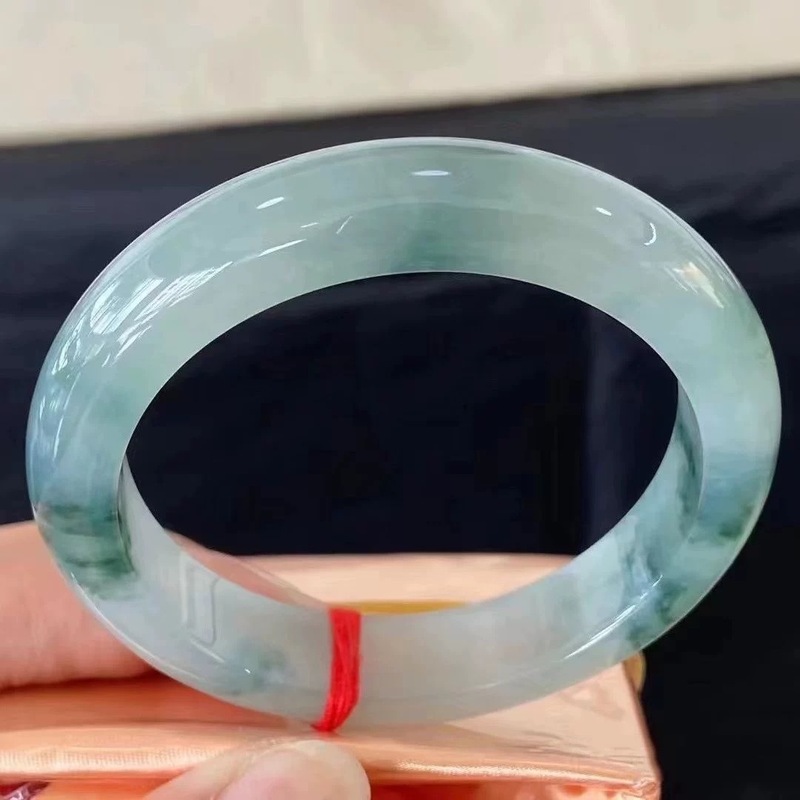 Myanmar jadeite with blue flor - đánh giá và giá Bracelets