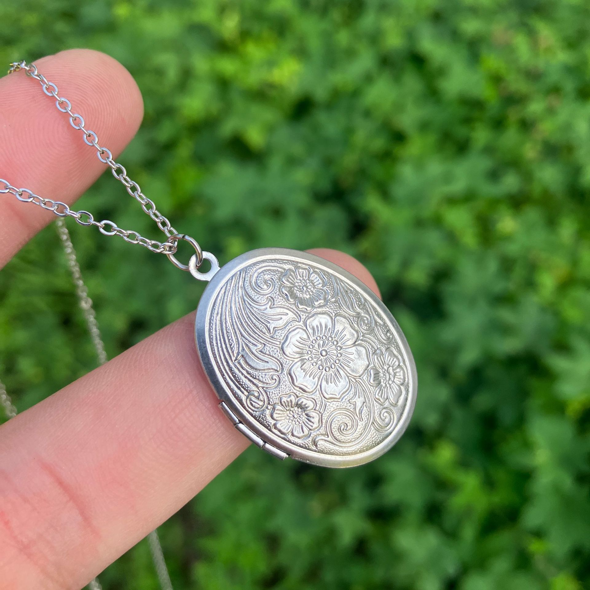 Floral Oval Heart Locket Penda - đánh giá và giá Heart Locket Necklace Photo
