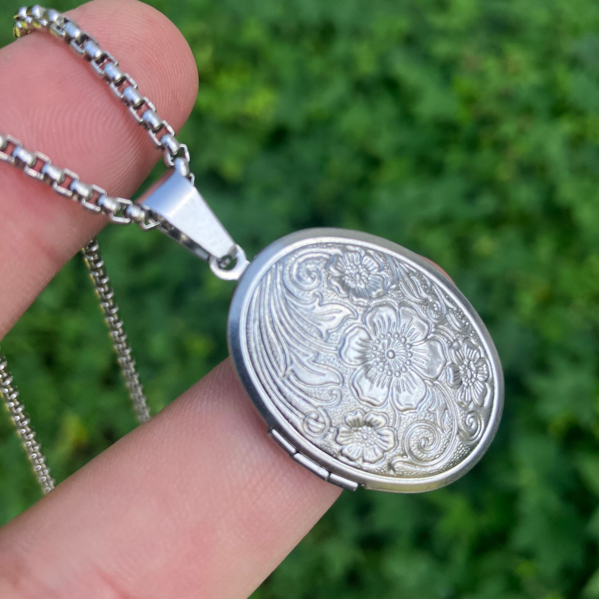 Floral Oval Heart Locket Penda - đánh giá và giá Heart Locket Necklace Photo