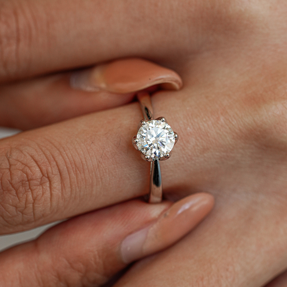 JoyceJelly Classic Six-Claw Mo - đánh giá và giá Moissanite Engagement Ring 1 Carat