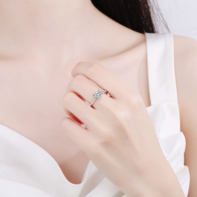 LioraGem 1-Carat Fancy-Shaped  - đánh giá và giá Moissanite Engagement Ring 1 Carat
