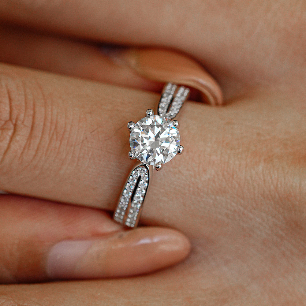 0.5/1/2/3 Carat Classic Six Cl - đánh giá và giá Moissanite Engagement Ring 1 Carat