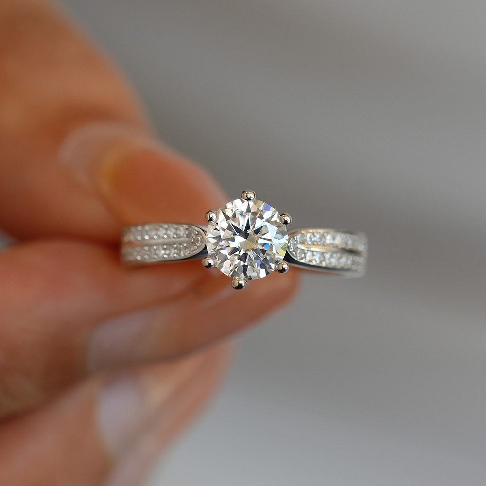 0.5/1/2/3 Carat Classic Six Cl - đánh giá và giá Moissanite Engagement Ring 1 Carat